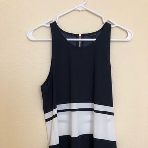 Sleeveless Banana Republic shell, zipper closure.